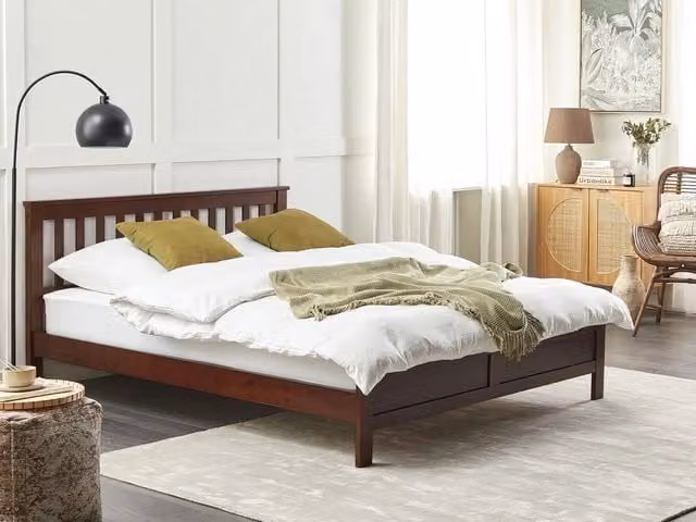 Letto Beliani in legno di pino marrone scuro in stile scandinavo L 160 cm x P 200 cm