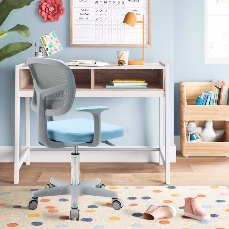 Sedia da scrivania girevole per bambini Costway, sedile in tessuto blu con braccioli e rotazione a 360 gradi