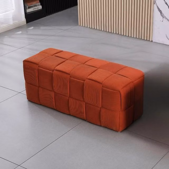 Pouf rettangolare con effetto intrecciato colore ruggine L: 104 cm, P: 39 cm, H: 39 cm