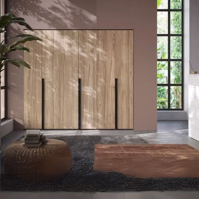 Armadio Coco con 6 ante battenti in noce americano, finitura opaca, L: 276 cm, P: 60,3 cm, H: 250 cm