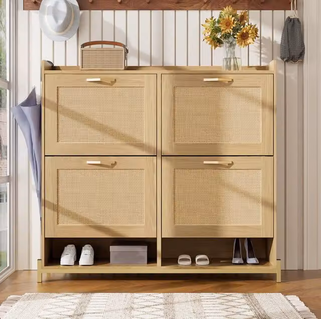 Scarpiera salvaspazio in stile scandinavo in MDF rovere chiaro e beige con scomparti basculanti L: 108,5 cm, P: 24 cm, H: 100 cm