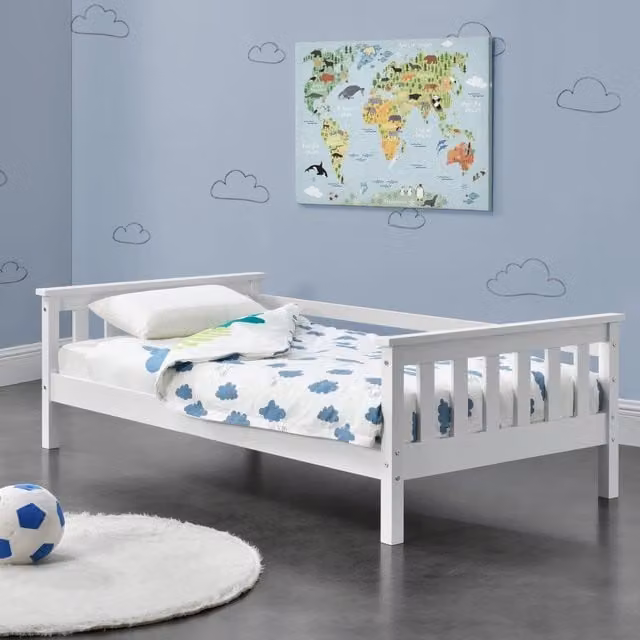 Letto per cameretta Nuuk en.casa in legno di pino bianco con barre protettive L/P/H: 160 x 80 x 90 cm