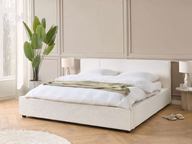 Letto matrimoniale Beliani in tessuto bouclé bianco con struttura in legno di faggio stile moderno L/P: 180 x 200 cm