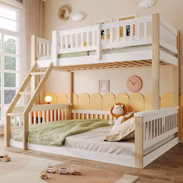 Letto a castello Mivray a due livelli in legno con scala e sponde, stile scandinavo, colori bianco e beige, L/P/H: 205 x 90 x 150 cm
