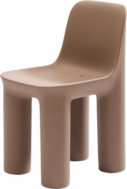 Sedia Tata Qeeboo marrone opaco in plastica con design moderno