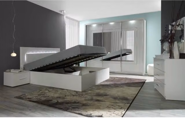 Camera completa PANAREA MEUBLORAMA in bianco lucido con letto contenitore 180 x 200 cm, armadio con illuminazione LED, cassettiera e comodini