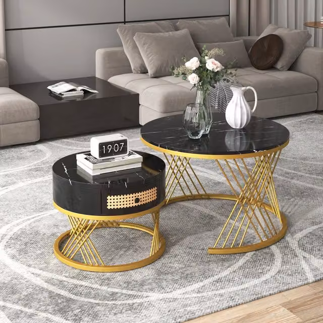 Set di 2 tavolini rotondi Aosom con piano effetto marmo, cassetti in rattan sintetico e gambe in ferro, colore nero e oro