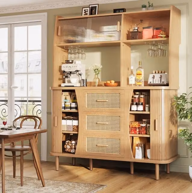 Credenza alta moderna in noce con ante scorrevoli in vetro e cassetti, L: 140.0 cm, P: 40.5 cm, H: 174.5 cm
