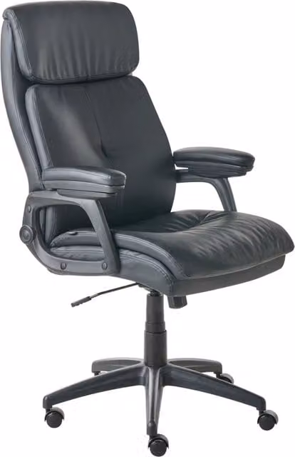Sedia da ufficio executive BELIANI in ecopelle nera con seduta regolabile, rotazione a 360 gradi e braccioli, L: 66 cm, P: 66 cm, H: 121.5 cm
