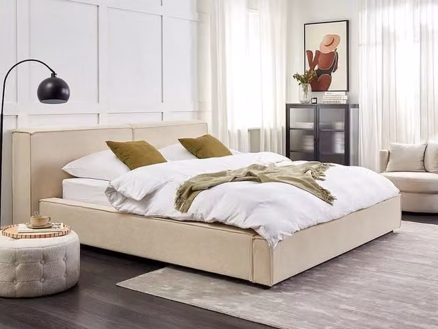 Letto matrimoniale BELIANI in velluto beige con struttura a doghe in legno stile classico L/P: 180 x 200 cm