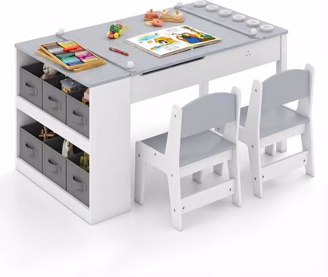 Set Tavolo da Disegno e Cavalletto Multifunzione Costway per Bambini con 2 Sedie, Piano Reversibile Sollevabile e Rotolo di Carta, Grigio
