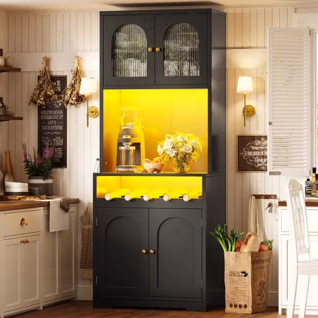 Buffet REDOM moderno in MDF e metallo nero con ante in vetro, illuminazione integrata e portabottiglie L/P/H: 70 x 38,3 x 180 cm