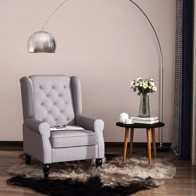 Poltrona REDOM grigia con schienale alto e braccioli, struttura in legno e tessuto, L: 74 cm, P: 86 cm, H: 102 cm