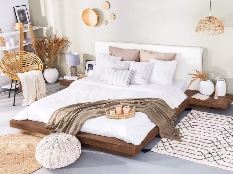 Letto ad acqua BELIANI in stile giapponese in legno di frassino marrone con testata in MDF e pelliccia sintetica L: 180 cm, P: 200 cm, H: 126 cm