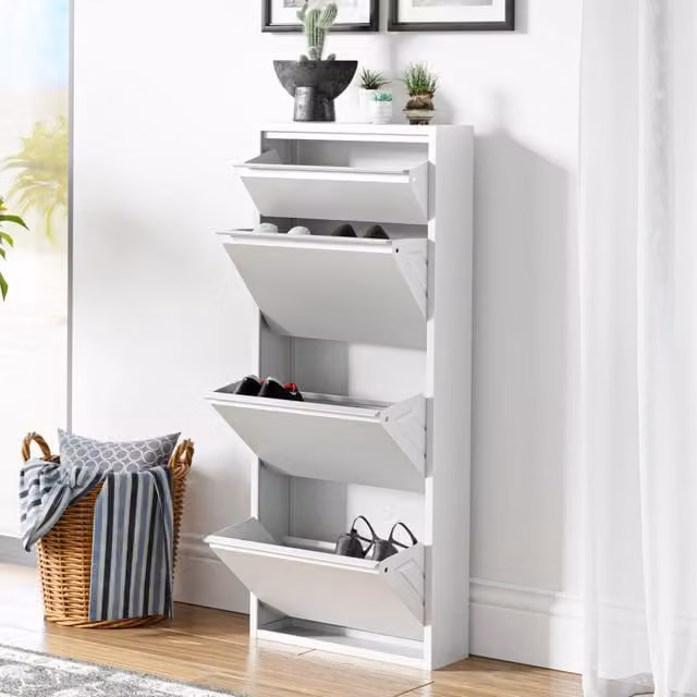 Scarpiera Sokndal en.casa con 4 contenitori ribaltabili in metallo bianco, modello moderno da appendere al muro L: 118 cm, P: 15 cm, H: 50 cm