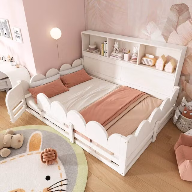 Letto a pavimento per bambini MIVRAY in legno bianco con rete a doghe, barriera con porta e ripiano laterale, L/P/H: 200 x 140 x 85 cm