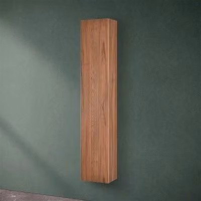 Pensile bagno sospeso Bali con design cannettato e ante soft-close, colore noce canaletto, Altezza: 150 cm