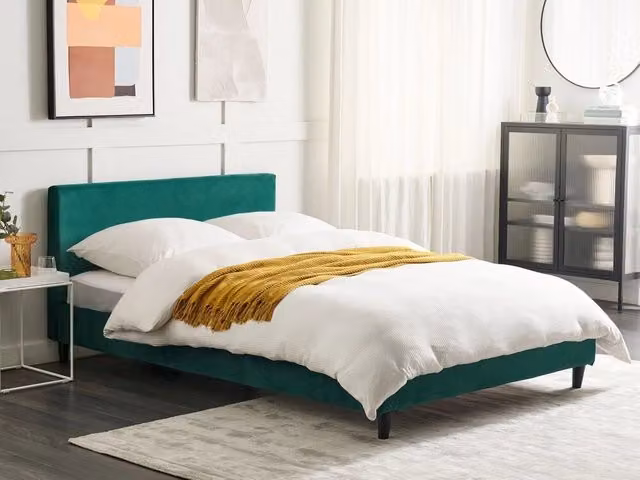 Letto matrimoniale Beliani in velluto verde con cassetti e struttura in legno di pino, L/P/H: 140 x 200 x 87 cm