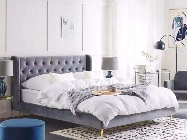 Letto matrimoniale Beliani in velluto grigio con struttura imbottita design moderno L 180 x P 200 x H 106 cm