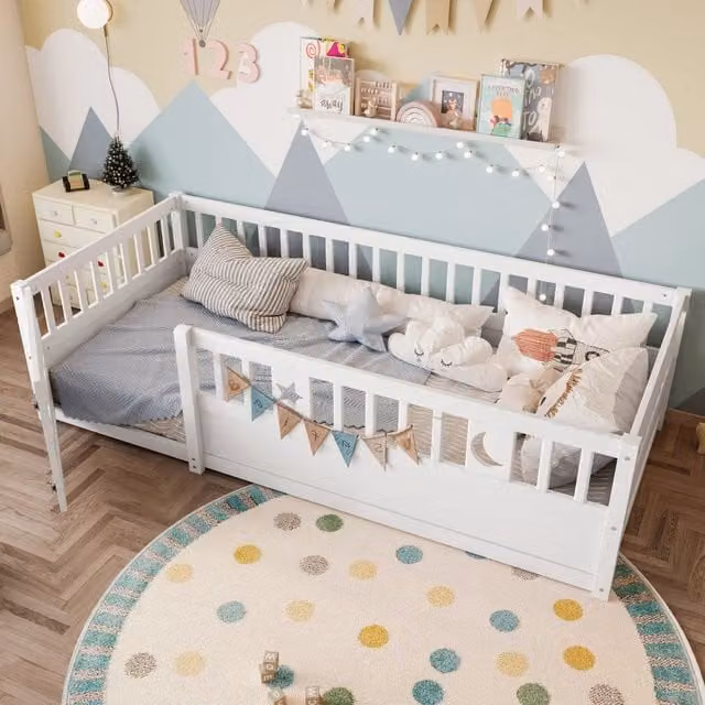 Letto singolo per bambini OKWISH in pino bianco con barriera di sicurezza, L/P/H: 90 x 190 x 55 cm