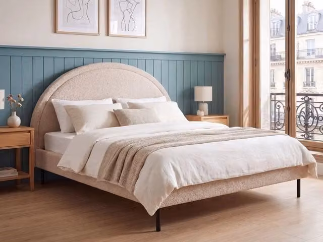 Letto matrimoniale Beliani in tessuto bouclé beige con testiera rotonda e base a doghe L/P/H: 160 x 200 x 116 cm