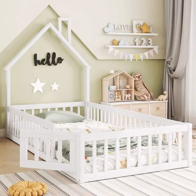 Letto a casetta Mivray per bambini in legno di pino bianco con rete a doghe e barriera di protezione L/P/H: 205 x 90 x 120 cm