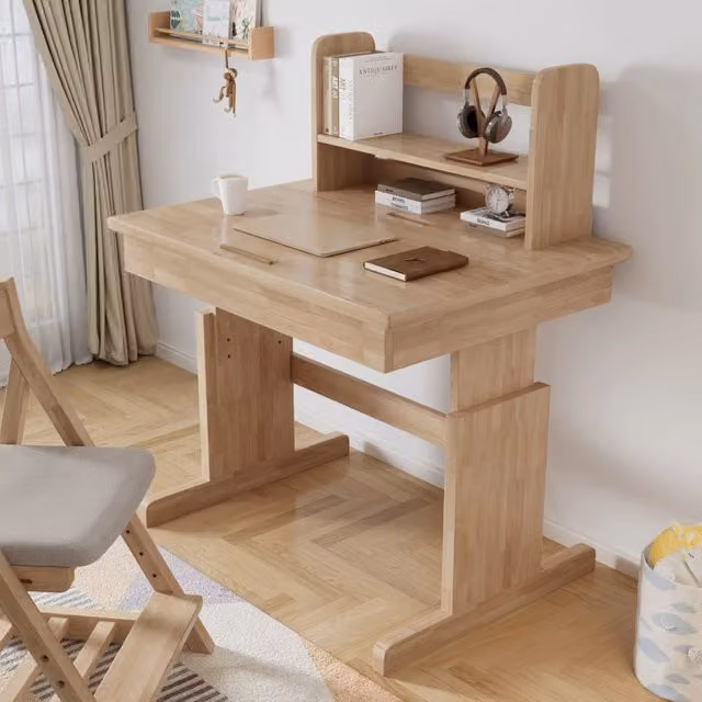 Scrivania regolabile per bambini FOLYNA in legno naturale beige con piano inclinabile e design scandinavo