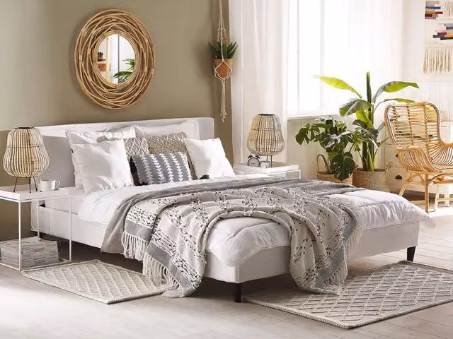 Letto Beliani moderno in velluto bianco con telaio imbottito e struttura in legno, L/P/H: 160 x 200 x 126 cm