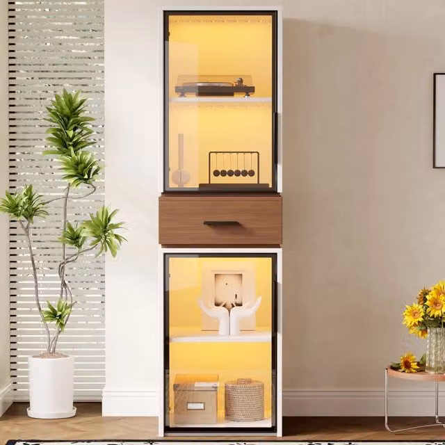 Vetrina stretta Mivray con illuminazione LED integrata, due ante in vetro e un cassetto, finitura bianca effetto noce, L: 40 cm, P: 40 cm, H: 200 cm