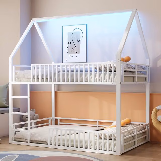 Letto a castello per bambini a forma di casa con recinzione e illuminazione LED in metallo bianco L 140 cm x P 200 cm
