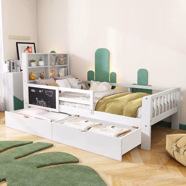 Lettino per bambini WISHDOR in legno e MDF bianco con 2 cassetti, lavagna e sponda di sicurezza, L/P/H: 200 x 90 x 150 cm
