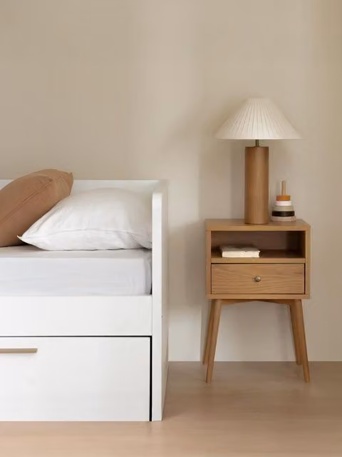 Comodino Tilo Kenay Home in rovere con 1 cassetto per bambini, colore marrone