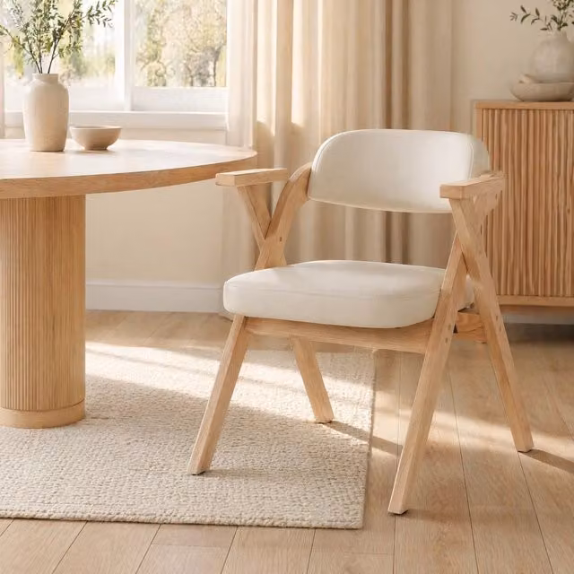 Set da 2 sedie pieghevoli da pranzo REDOM in legno massello beige con braccioli e seduta in tessuto