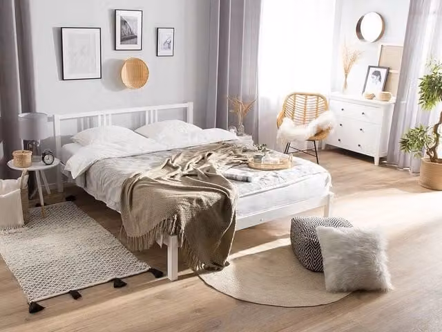 Letto Beliani in Legno di Pino Bianco Laccato con Rete a Doghe Cambrate L/P: 180 x 200 cm