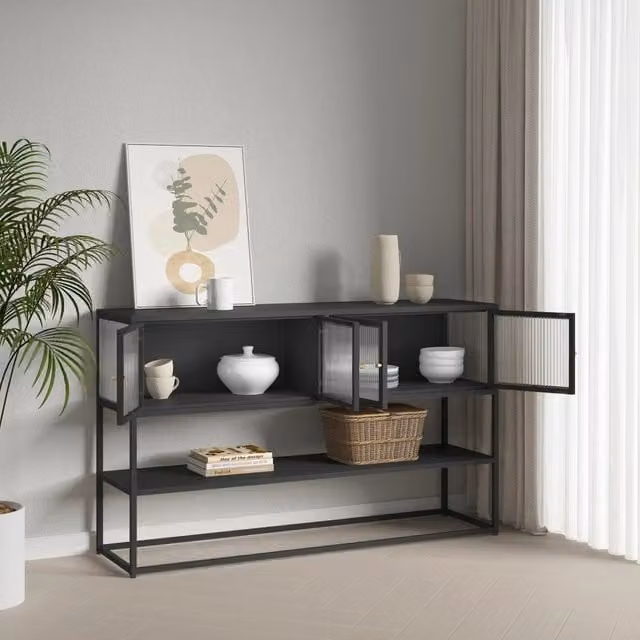 Credenza Bassa Säkylä en.casa con Ante in Vetro Scanalato e Finitura Nero Opaco L: 150 cm, P: 38 cm, H: 90 cm