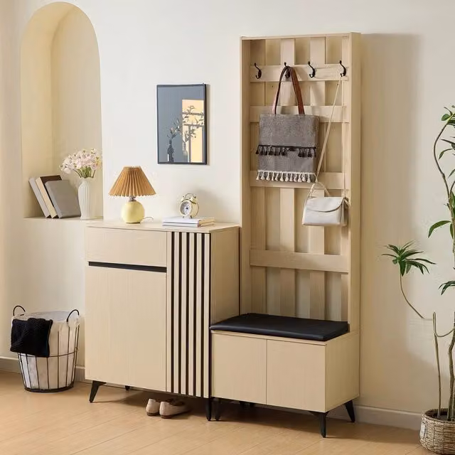 Set ingresso Minimal composto da consolle appendiabiti, panca e scarpiera in Rovere bianco e nero con ripiani e ganci