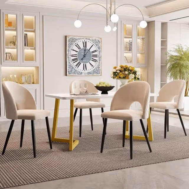 Set da pranzo OKWISH composto da tavolo rettangolare e 4 sedie in velluto beige con schienale diamantato e struttura in metallo