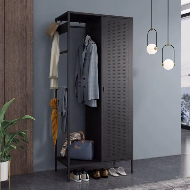 Armadio per guardaroba Puumala en.casa in metallo nero opaco con ante a battente e ripiani, H: 180 cm, L: 80 cm, P: 45 cm