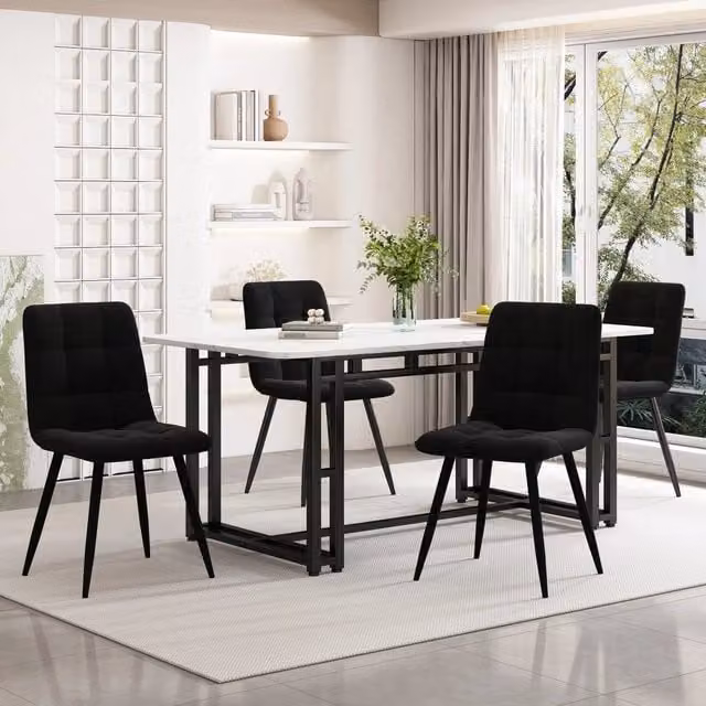 Set da pranzo Mivray composto da tavolo rettangolare e 5 sedie in MDF e velluto, disponibile nelle varianti nero o bianco con finitura lucida e gambe in metallo