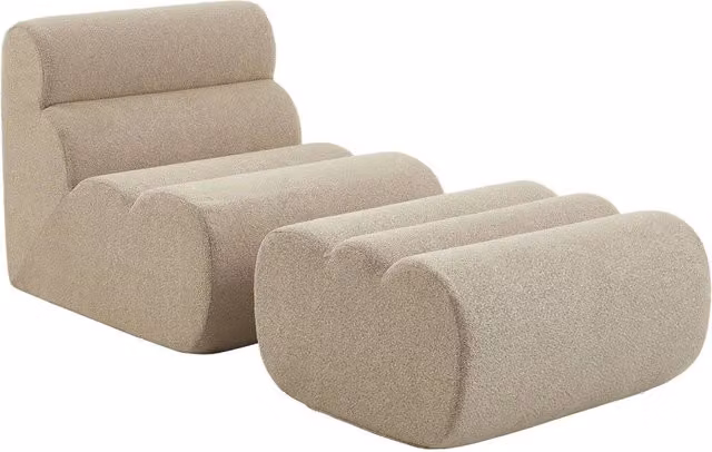 Poltrona lounge in tessuto bouclé beige con pouf coordinato SWEEEK