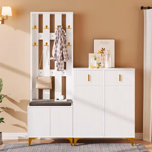 Set mobile ingresso moderno bianco e oro composto da panca con cuscino, scarpiera con ante e cassetti e pannello con ganci, L/P/H: 180.5 x 35.2 x 83.0 cm