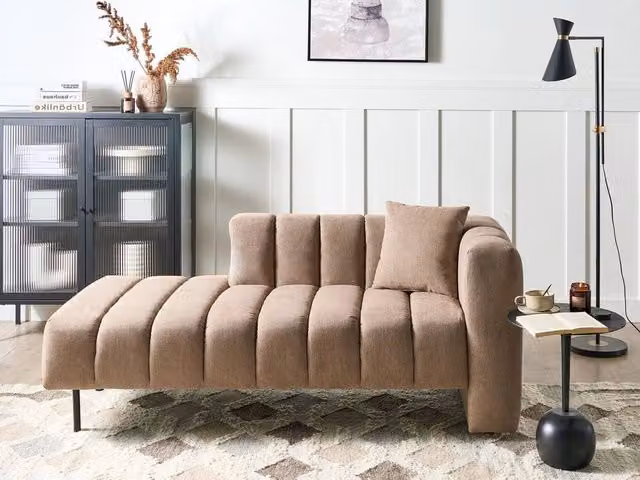 Chaise Lounge BELIANI in tessuto marrone con gambe nere e cuscino lato destro, design moderno e glam, L: 173 cm, P: 79 cm, H: 73 cm