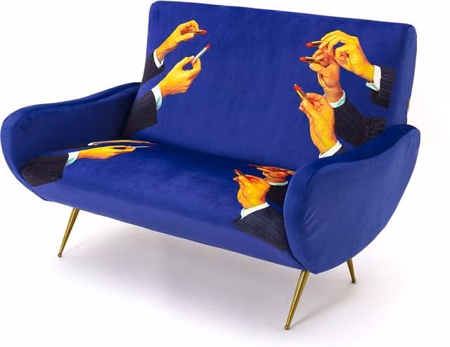 Divano due sedute Seletti Toiletpaper in velluto blu con design astratto