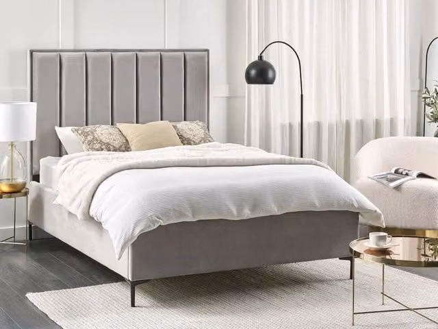 Letto matrimoniale Beliani in velluto grigio con contenitore e gambe in metallo nero L/P/H: 140 x 200 cm