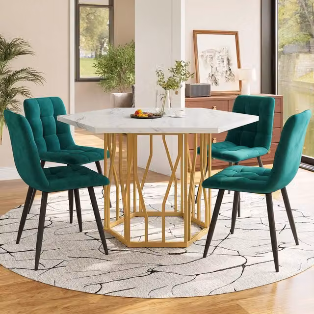 Set tavolo da pranzo Mivray con 4 sedie in velluto verde e struttura in acciaio oro con piano in MDF effetto marmo astratto