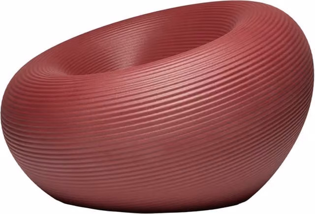 Poltrona Nami Qeeboo in polietilene opaco, disponibile nei colori sabbia o rosso, L 102 cm x P 102 cm x H 69 cm