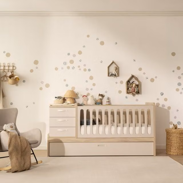 Culla convertibile Annie Banak in legno con lato apribile e cassetti, stile scandinavo, disponibile in bianco, grigio o verde, dimensioni 90x190 cm