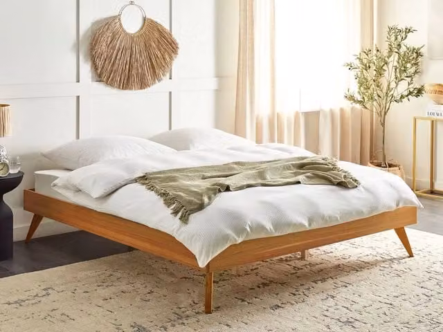 Letto Beliani in frassino naturale marrone con rete a doghe in stile scandinavo L/P: 180 x 200 cm