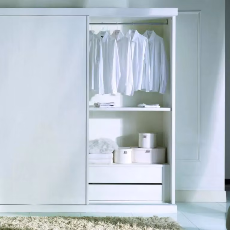 Armadio moderno con 2 porte scorrevoli in legno di frassino bianco Mobili 2G L/P/H: 287 x 67 x 258 cm