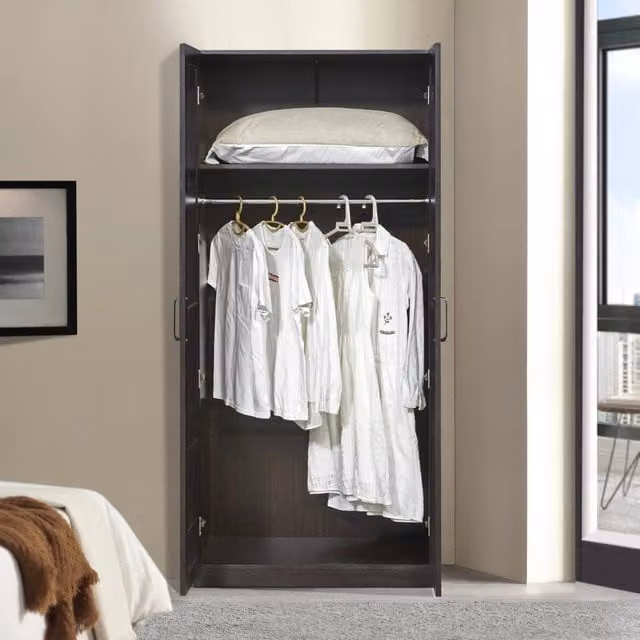 Armadio Guardaroba Finning en en.casa con Ante a Persiana, Colore Noce Scuro, H 176 x L 80 x P 52 cm